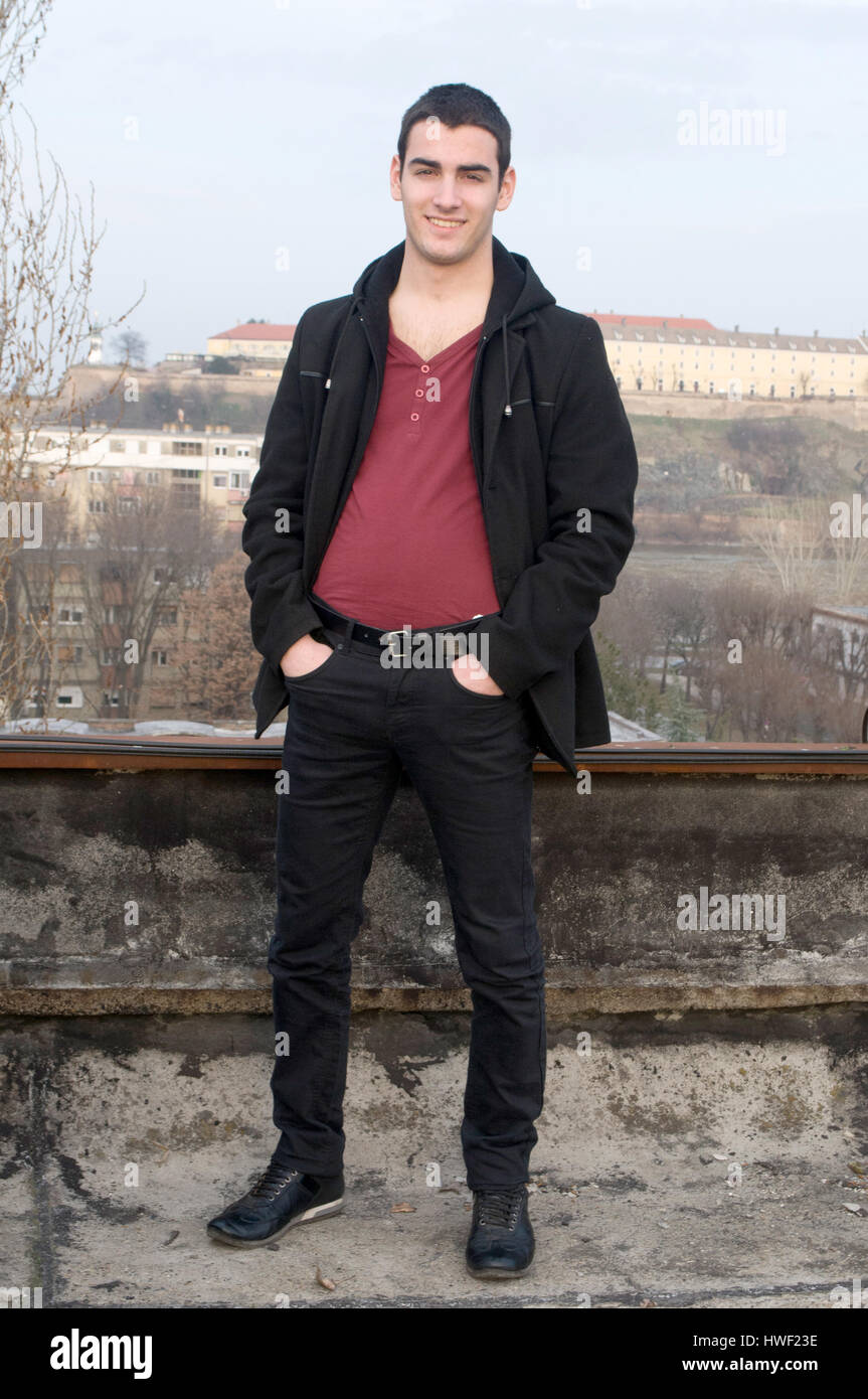 maglia nel pantalone uomo