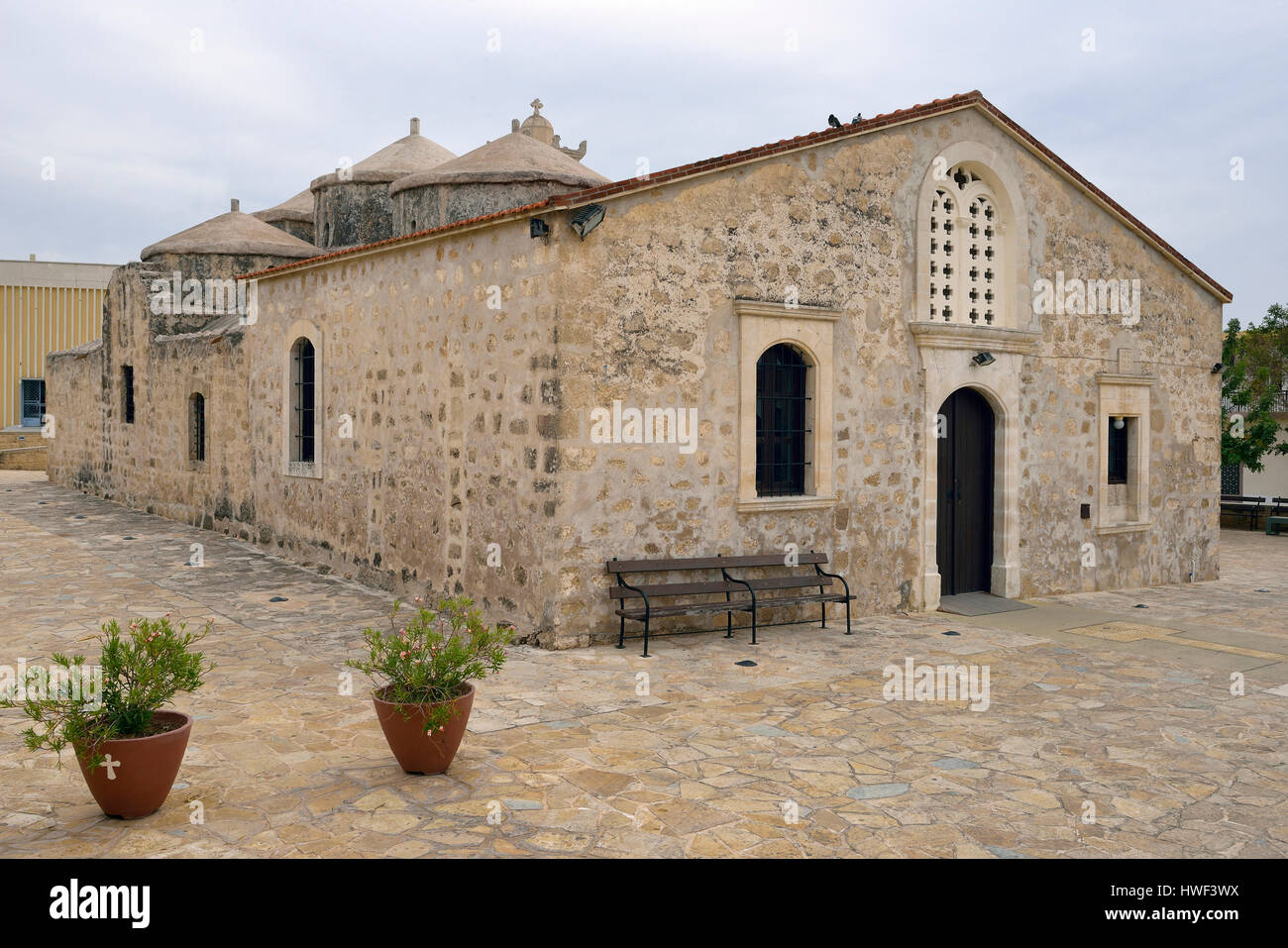 Ix secolo Agia Paraskevi chiesa bizantina, Geroskipou Square, Geroskipou, Paphos, Cipro Foto Stock