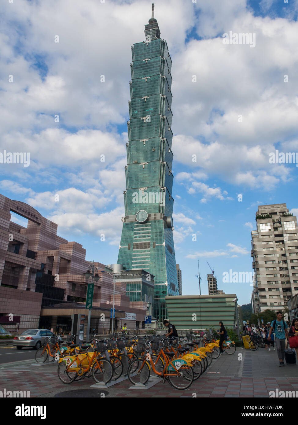 Taipei, Taiwan - 02 Ottobre, 2016: Taipei 101. Landmark supertall grattacielo nel quartiere di Xinyi. Foto Stock Taipei, Taiwan - 02 Ottobre, 2016: Taipei 101. Landmark supertall grattacielo nel quartiere di Xinyi. Foto Stock