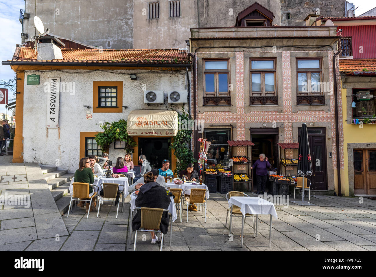 Un ristorante Tasquinha in Vitoria parrocchia civile della città di Porto sulla Penisola Iberica, la seconda più grande città in Portogallo Foto Stock