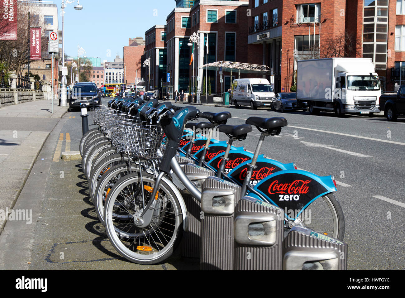 La coca-cola zero Dublino pubblico biciclette Noleggio bici Stazione Repubblica di Irlanda Foto Stock