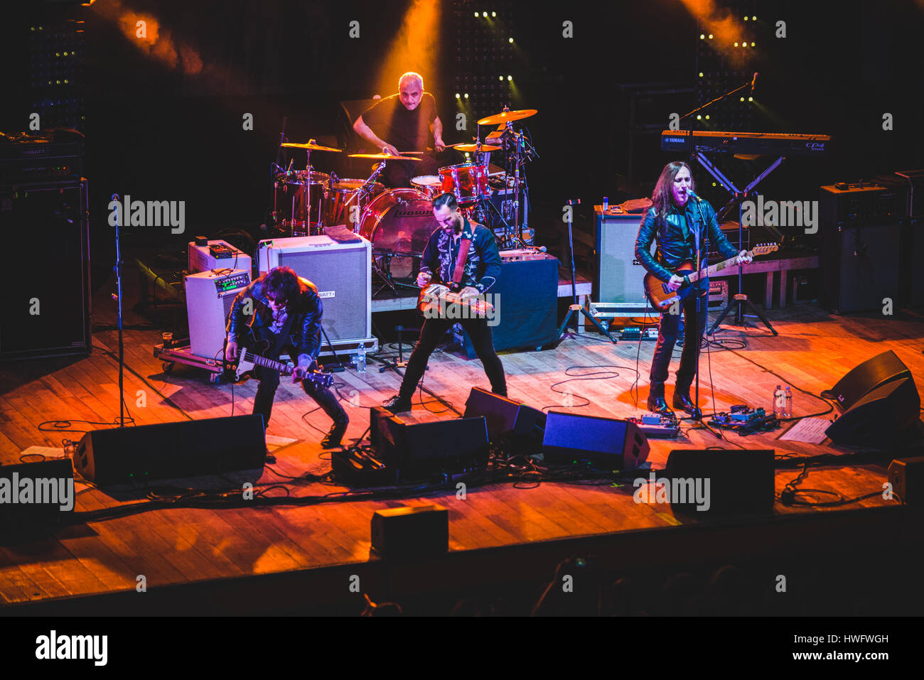 Venaria, Italia. 20 Mar, 2017. Marzo 20, 2017: Afterhours esibizioni dal vivo sul palco del Teatro della Concordia a Venaria per loro 'Folfiri o Folfox club tour' 2017 Foto: Cronos/Alessandro Bosio Credito: Cronos Foto/Alamy Live News Foto Stock