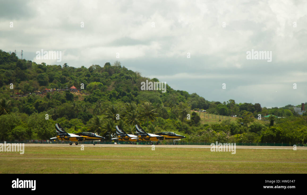 Il Langkawi, Malesia. Xxi Mar, 2017. Corea del Sud T50 getti trainer decollare per display antenna in congiunzione con lima Expo Credito: Chung Jin Mac/Alamy Live News Foto Stock