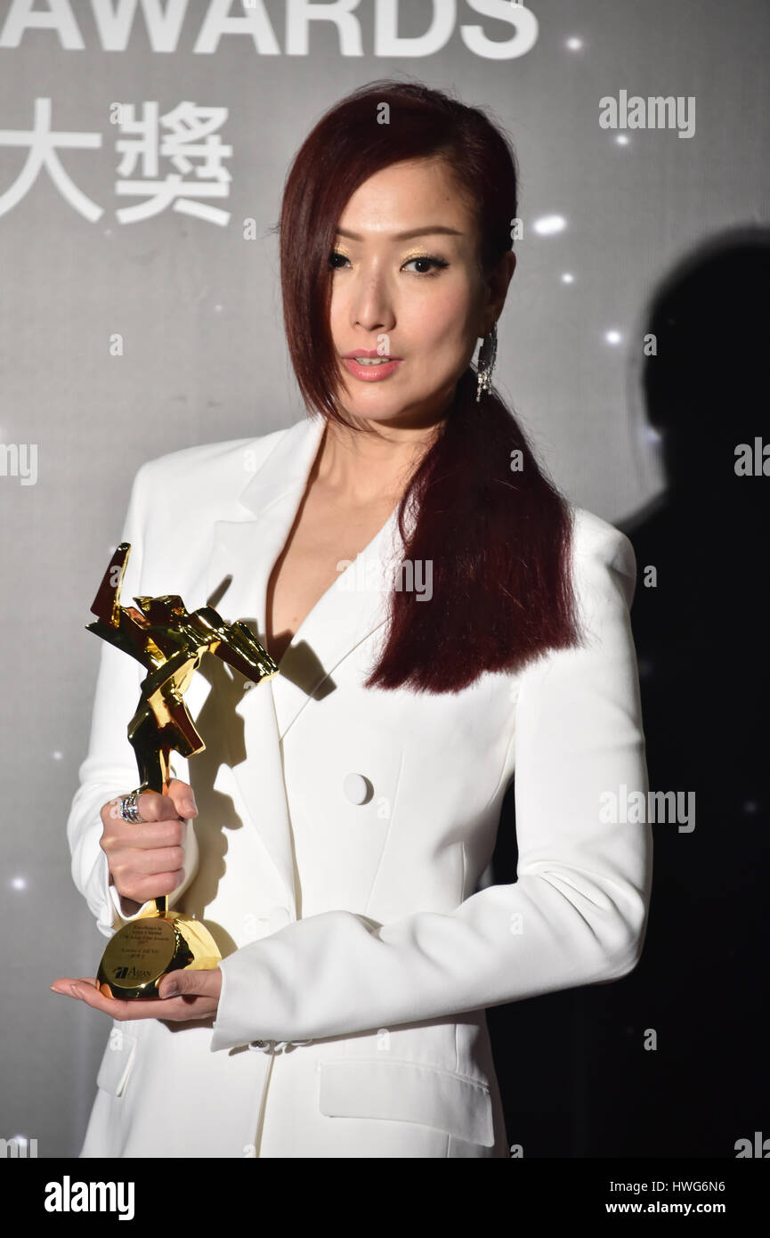 Hong Kong, Cina. Xxi Mar, 2017. L'attrice e cantante Sammi Cheng pone per le foto durante la cerimonia di presentazione della xi Asian Film Awards di Hong Kong, Cina del sud, Marzo 21, 2017. Sammi Cheng ha vinto l'eccellenza nel cinema asiatico Award. Credito: Lui Siu Wai/Xinhua/Alamy Live News Foto Stock