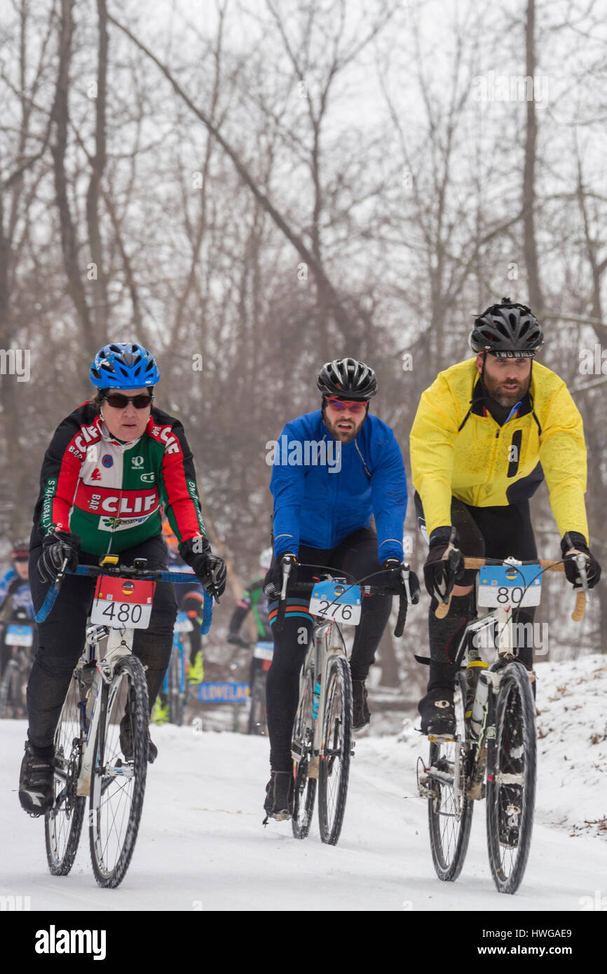 Erba sul Lago Michigan - Piloti in 50K Waterloo G&G strada di ghiaia gara sulle strade che attraversano la Waterloo Stato Area ricreativa. Foto Stock