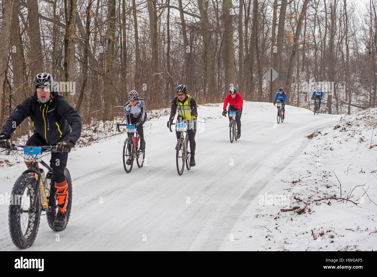 Erba sul Lago Michigan - Piloti in 50K Waterloo G&G strada di ghiaia gara sulle strade che attraversano la Waterloo Stato Area ricreativa. Foto Stock
