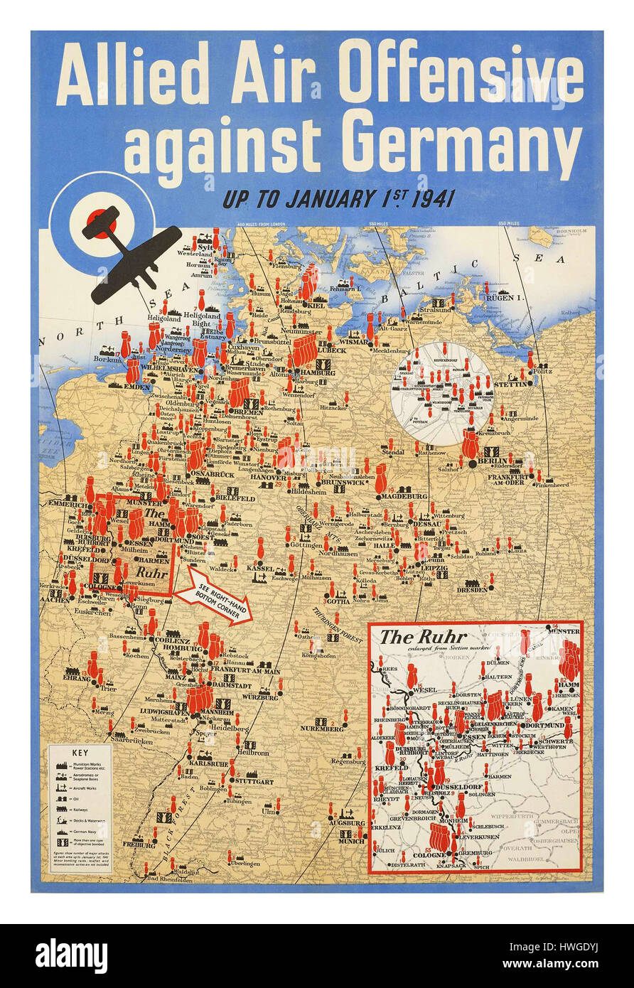 OFFENSIVA AEREA ALLEATA CONTRO LA GERMANIA 1941 Poster retrò d'epoca della seconda guerra mondiale della mappa WW2 che descrive le posizioni dei vari attacchi aerei alleati in tutta la Germania durante la seconda guerra mondiale; l'immagine illustra la mappa della Germania con varie posizioni evidenziate in rosso e nero che indicano i bersagli e i livelli di intensità delle varie incursioni dei bombardamenti nel Regno Unito Foto Stock