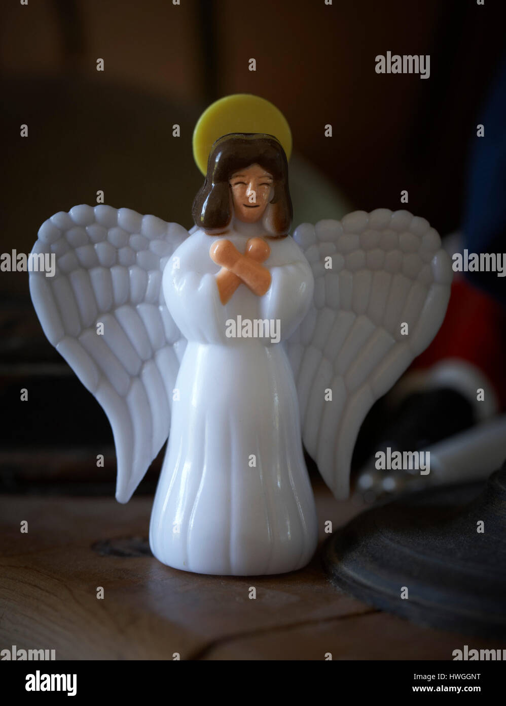 Illuminato angelo in plastica Foto Stock