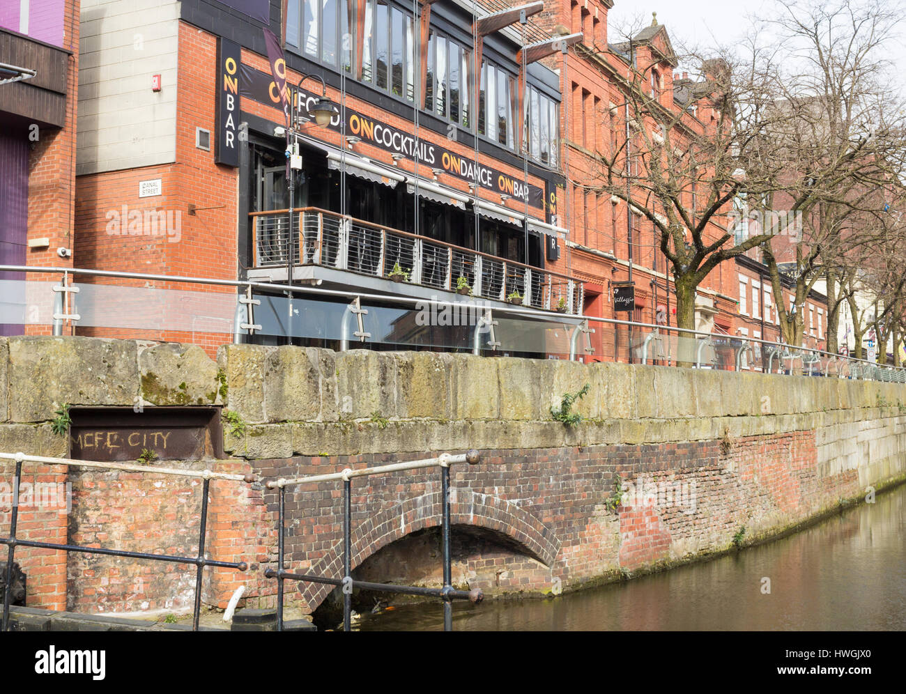 Canal Street a Manchester il villaggio gay. Manchester, Inghilterra. Regno Unito Foto Stock