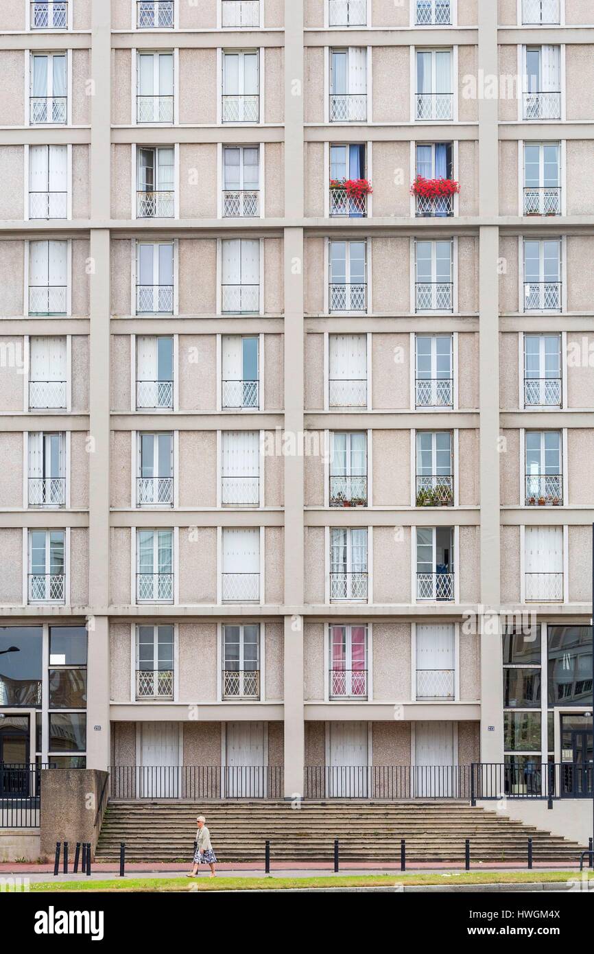 Francia, Seine Maritime, Le Havre, centro città elencati come patrimonio mondiale dall' UNESCO, Porte Oceane disegnato da Auguste Perret e completato nel 1956 Foto Stock
