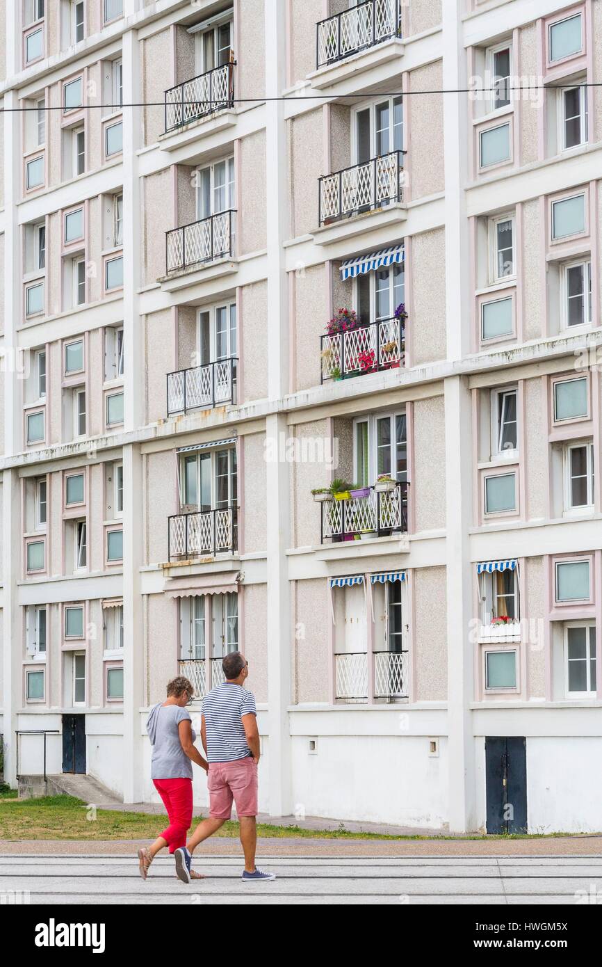Francia, Seine Maritime, Le Havre, centro città elencati come patrimonio mondiale dall' UNESCO, Porte Oceane, Oceane edificio risalente agli anni cinquanta e progettato da Auguste Perret Foto Stock
