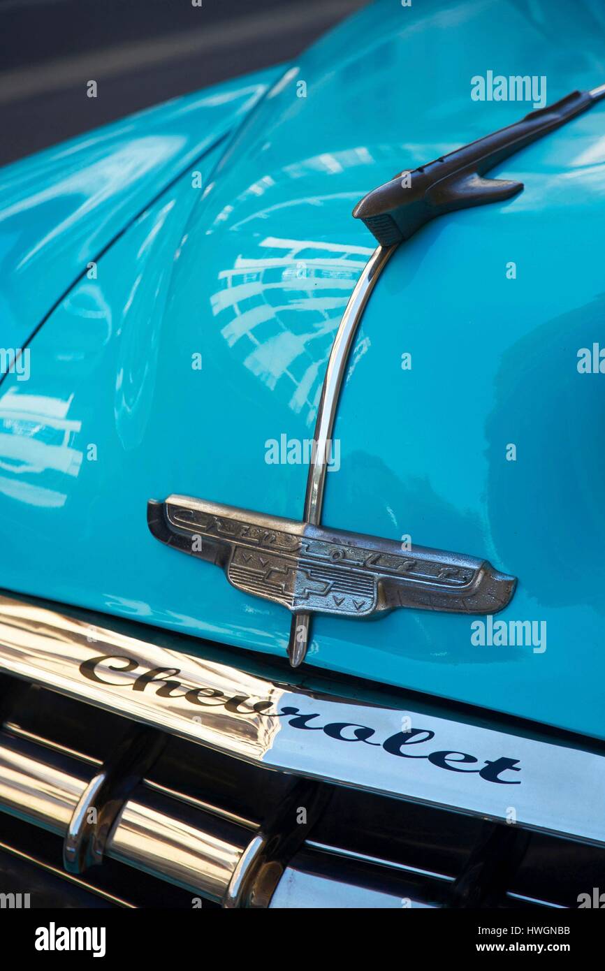 Cuba, La Habana, Avana Vecchia, carrozzeria di un vecchio american blu Chevrolet auto Foto Stock