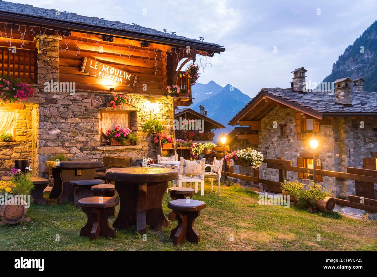 L'Italia, Valle d'Aosta, Val d'Ayas Brusson, Le Moulin Pizzeria, Col Ranzola Street, 92, 11022
