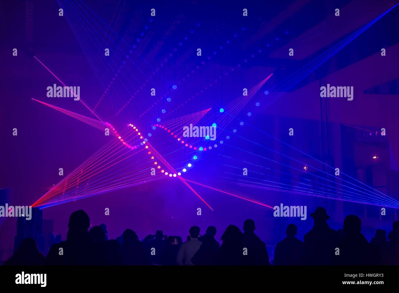 Francia, Rhone, Lione, Francia, Rhone, Lione, distretto di confluenza e di lunga durata che quartiere certificata dal WWF, Municipio di Région Montrochet durante la Fete des Lumieres (Light Festival), mostra Web profondo di Christophe Bauder e Robert Henke Foto Stock