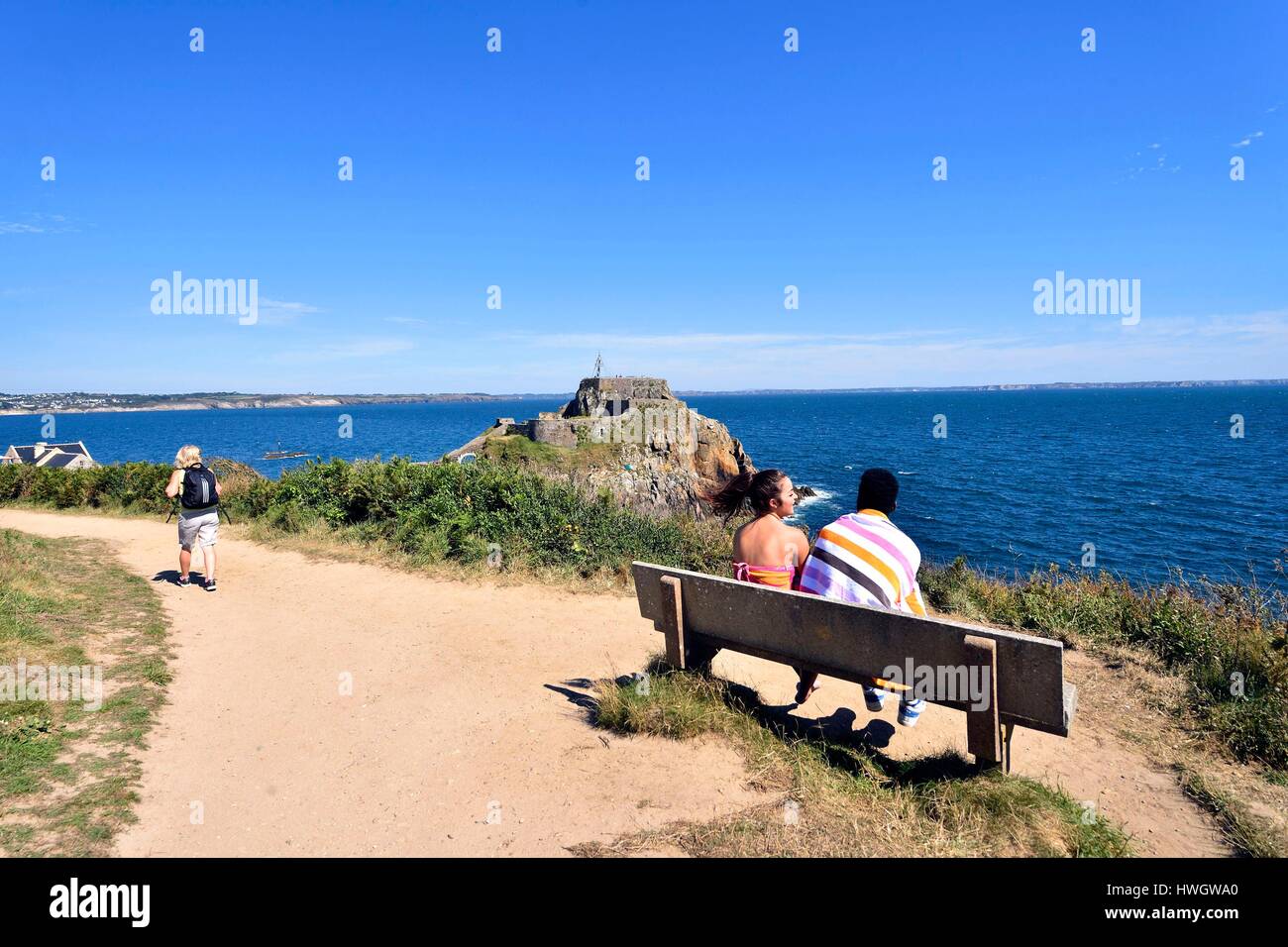 Francia, Finisterre, Iroise vedere, Plougonvelin, Anse e fort Bertheaume, sentiero costiero GR 34 Foto Stock