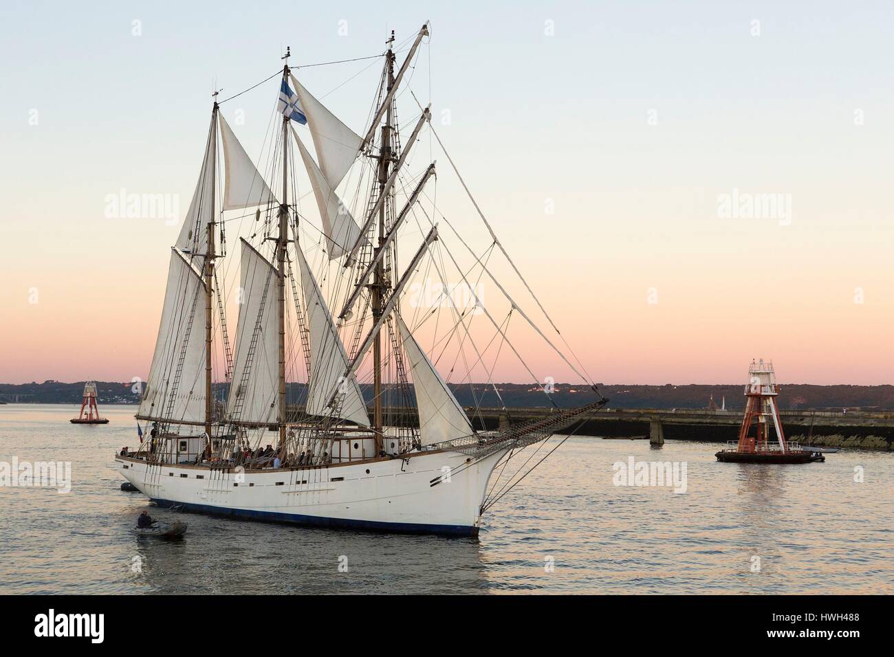 Francia, Finisterre, Brest, Fetes maritimes internationales de Brest 2016 (International Maritime festa Brest 2016), il grande raduno di vela e yachting e di marinai e di gente di mare, il Marite, una goletta il cui porto di registro è Granville Foto Stock