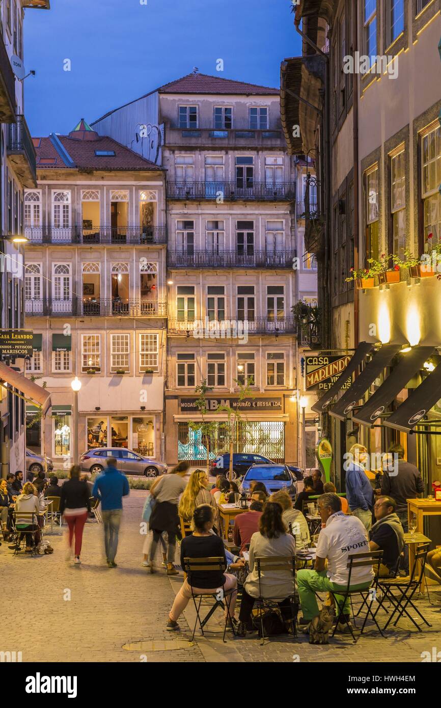 Il Portogallo, regione nord, Porto, Centro Storico elencati come patrimonio mondiale dall' UNESCO, street rua de Tras Foto Stock