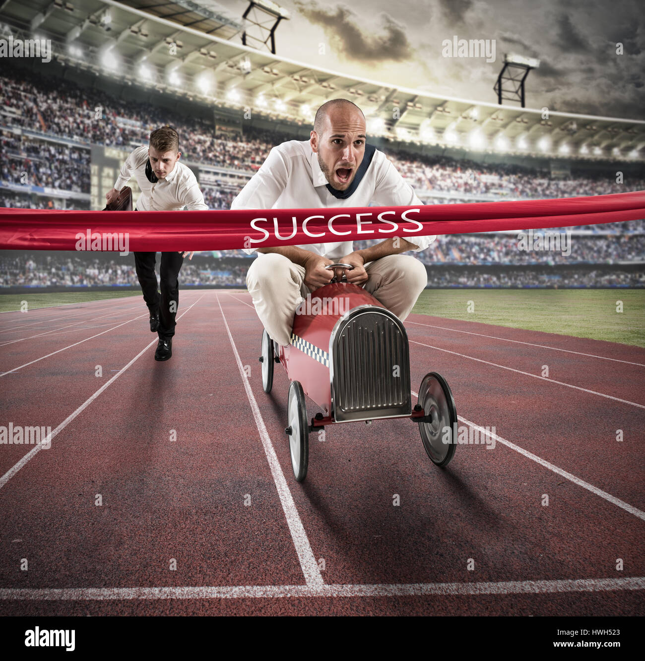 Imprenditore di successo sulla linea di finitura Foto Stock