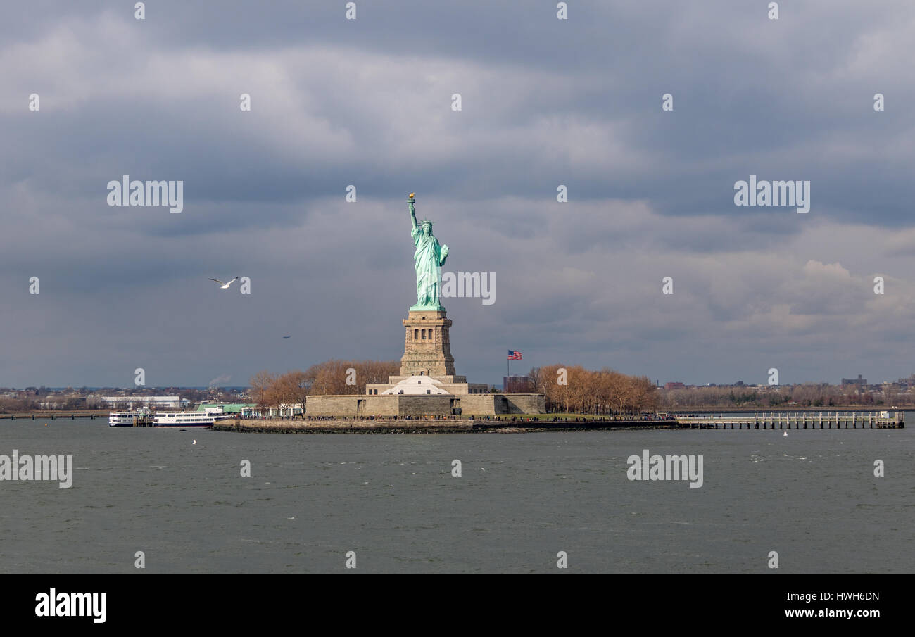 La Statua della Libertà e il Liberty Island - New York, Stati Uniti d'America Foto Stock