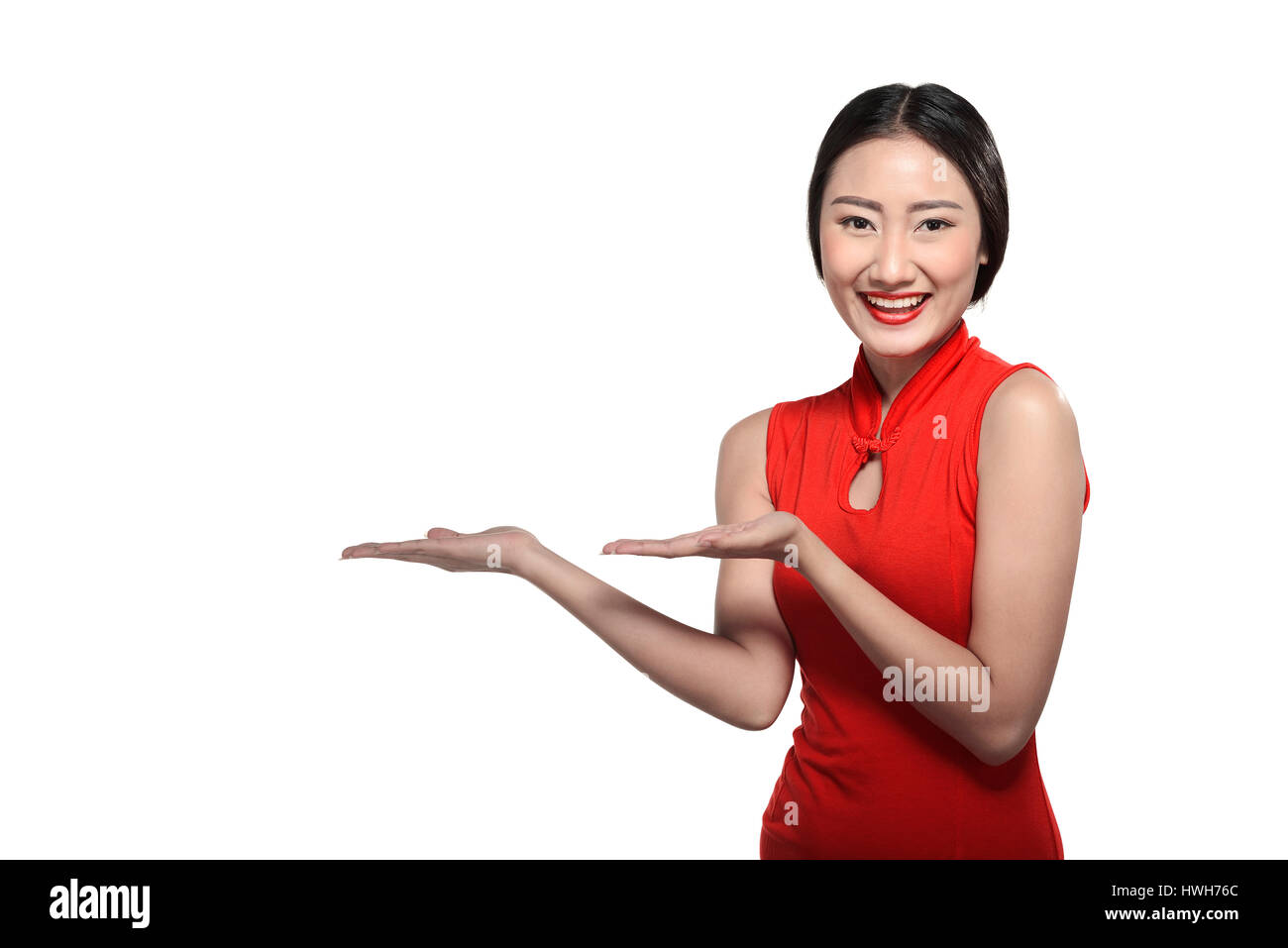 Donna asiatica in cheongsam dress isolate su sfondo bianco. Felice anno nuovo cinese concept Foto Stock