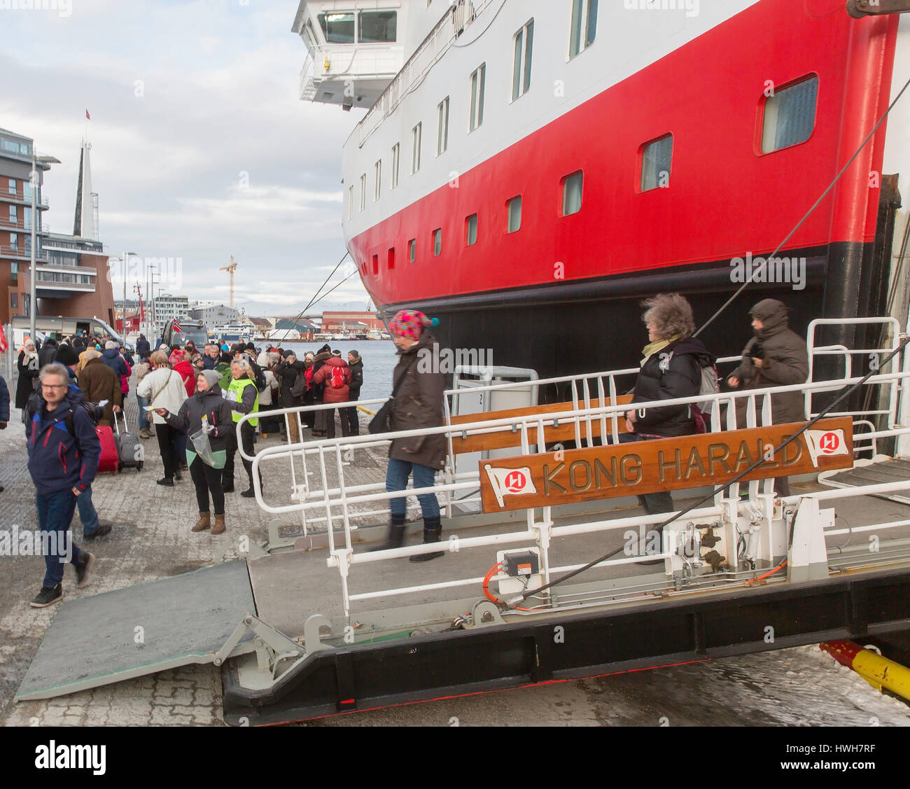 Asta di Swift Kong Harald nel Troms?, Norvegia, Troms, Troms?, Troms?, swift asta, Kong Harald, navigazione, turismo, turistico, persona, porto, quay, stagioni Foto Stock