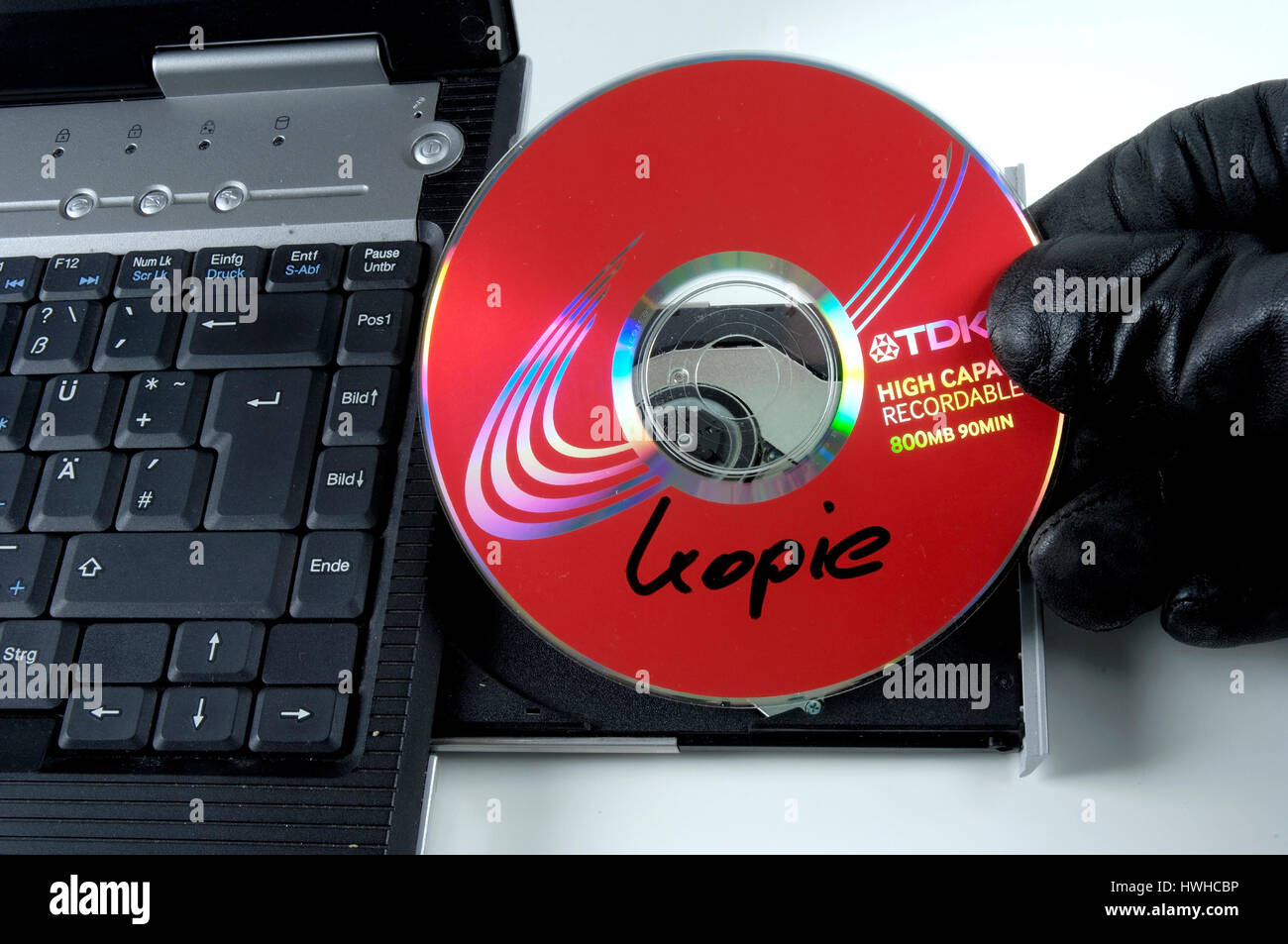 Computer crimine, CD, criminalità informatica, CD computer, computer hacker, computer hacker, virus informatici e worm informatico, età del computer, dati, dati communic Foto Stock