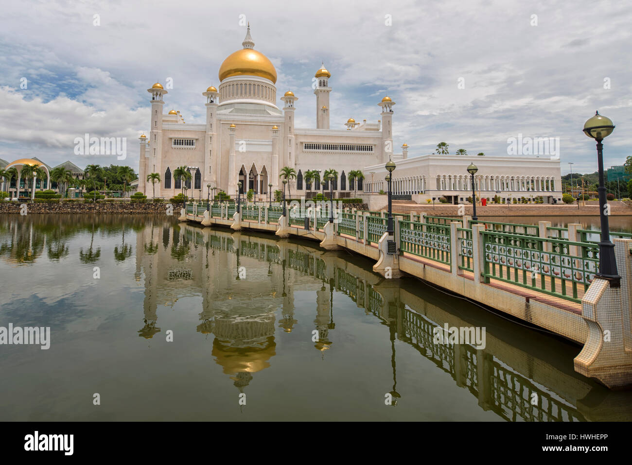 Il sultano Omar Ali Saifuddin Moschea in Bandar Seri Begawan, Brunei Foto Stock