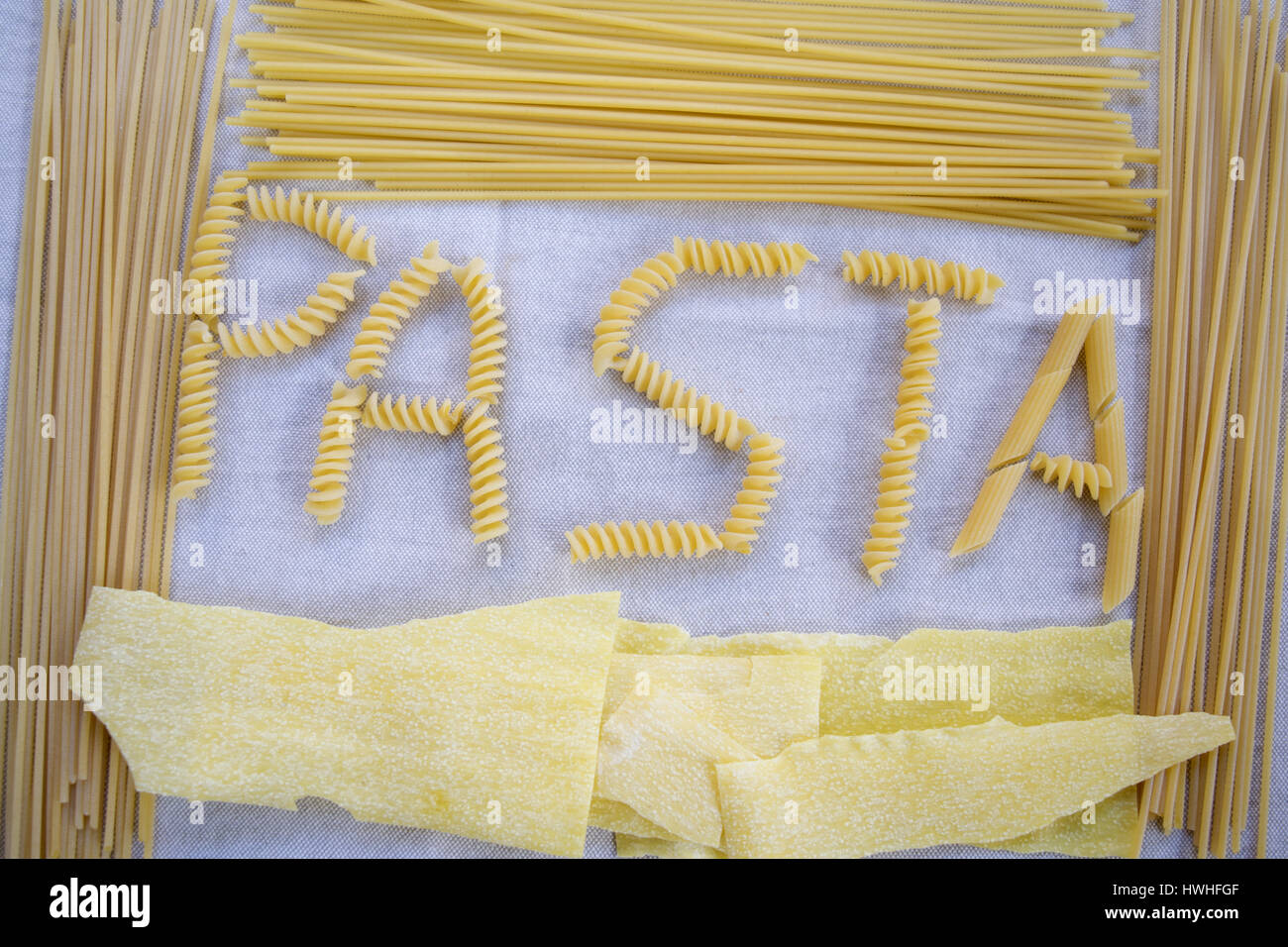 Pasta scritto con pezzi di pasta in un gioco di scritto e sharpes Foto Stock