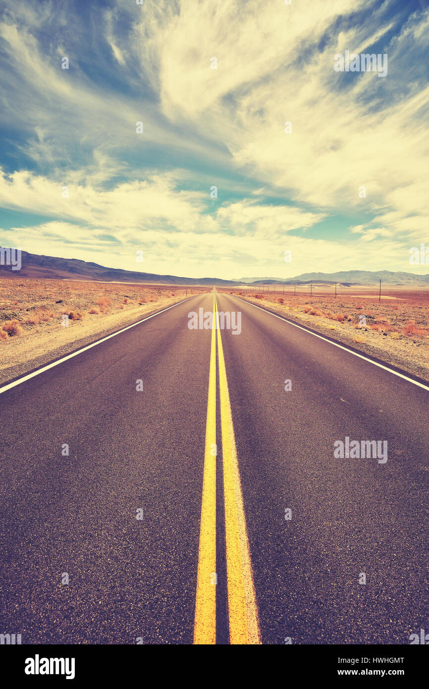 Vintage tonica strade del deserto, Death Valley, California, Stati Uniti d'America. Foto Stock