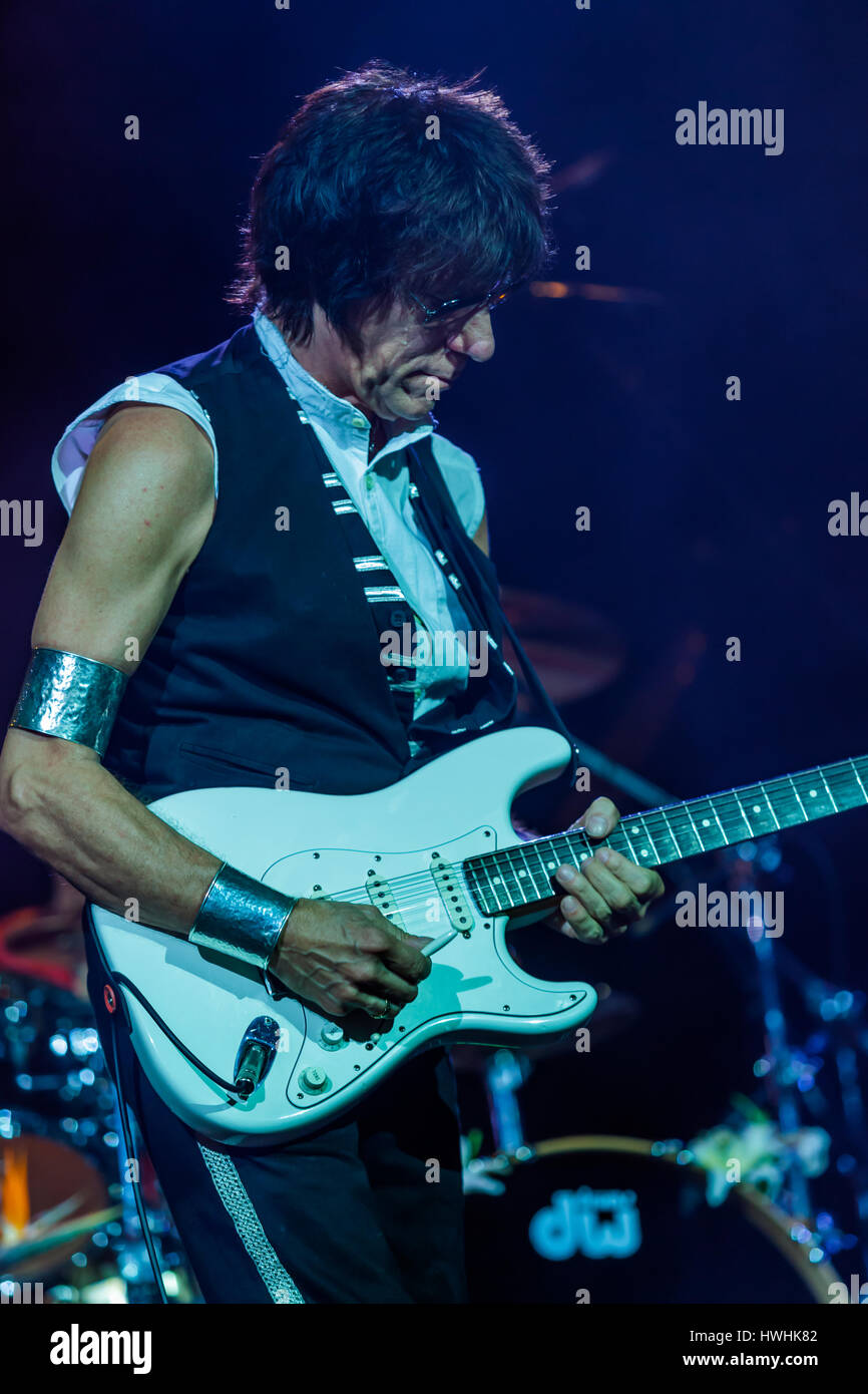 Jeff Beck, uno dei più grandi chitarristi di tutti i tempi hanno dimostrato perché è così altamente considerato dai compagni di chitarristi a Bluesfest Byron Bay, Australia. Foto Stock