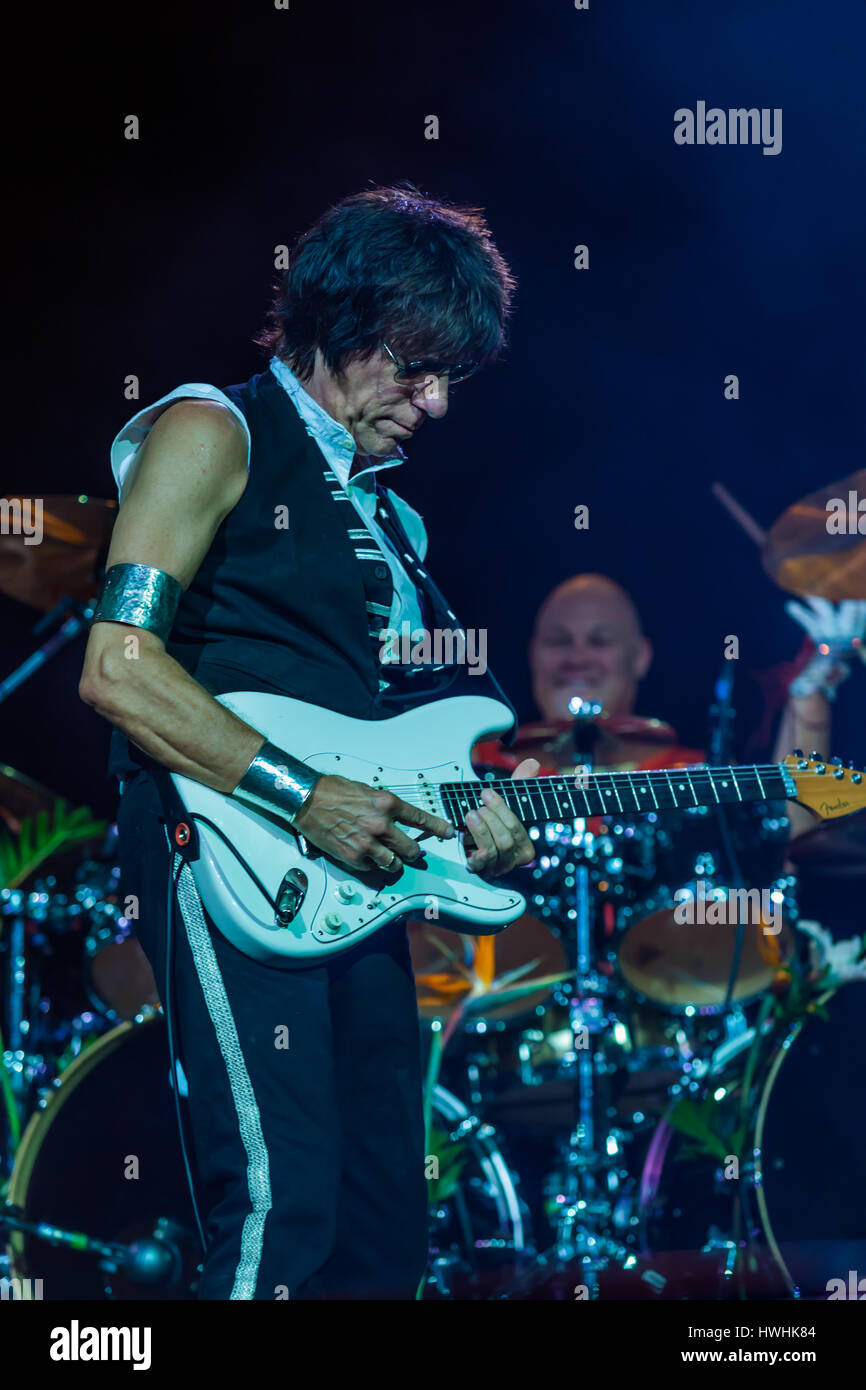 Jeff Beck, uno dei più grandi chitarristi di tutti i tempi hanno dimostrato perché è così altamente considerato dai compagni di chitarristi a Bluesfest Byron Bay, Australia. Foto Stock