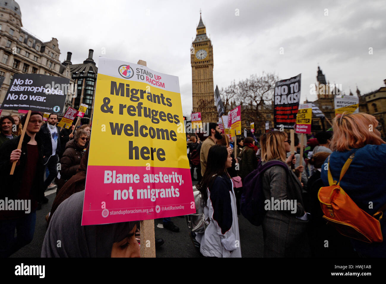 Una dimostrazione ha avuto luogo a Londra l Ufficio delle Nazioni Unite contro il razzismo giorno che termina in piazza del Parlamento. Foto Stock