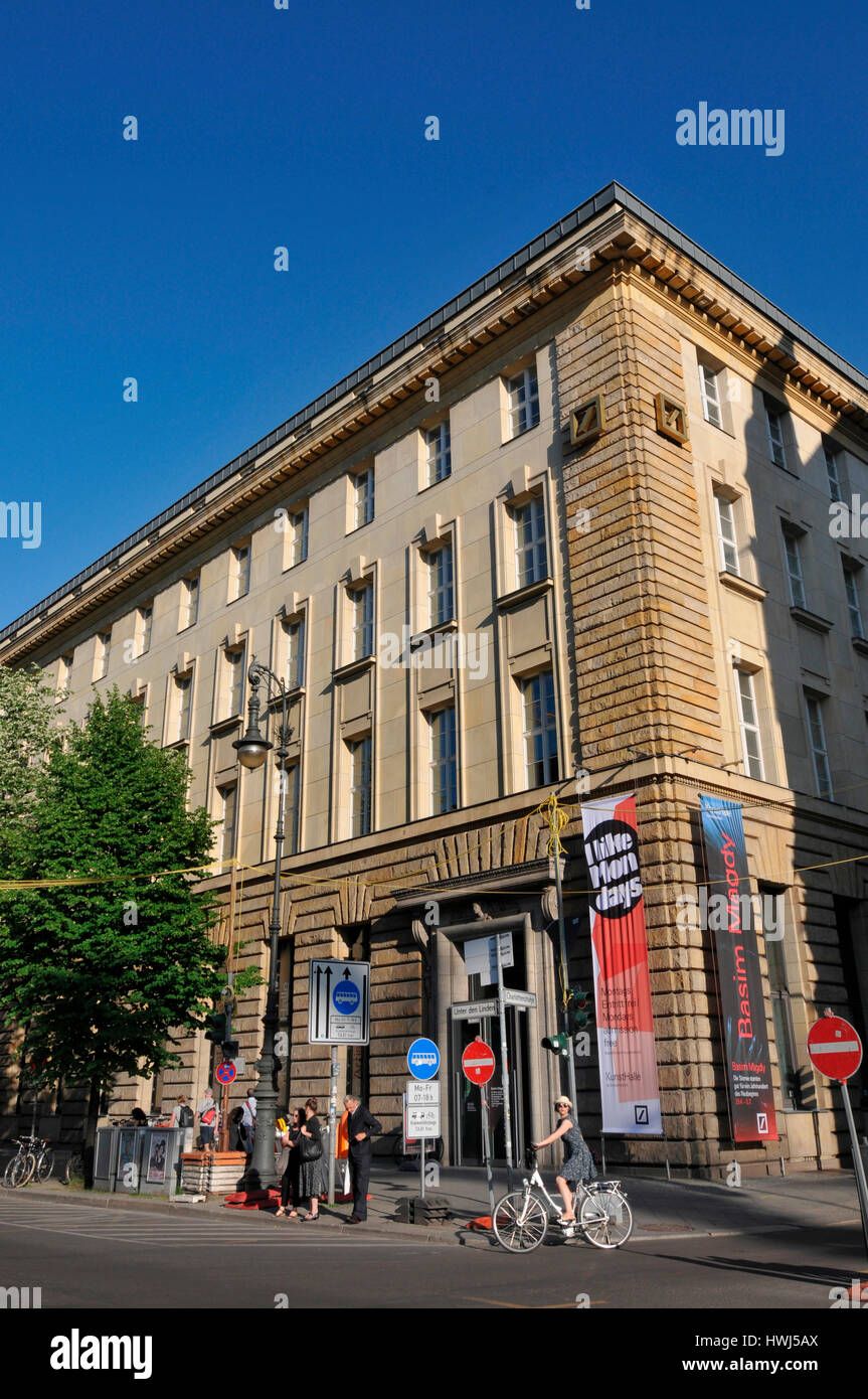 Deutsche Bank Kunsthalle, Unter den Linden, nel quartiere Mitte di Berlino, Deutschland Foto Stock