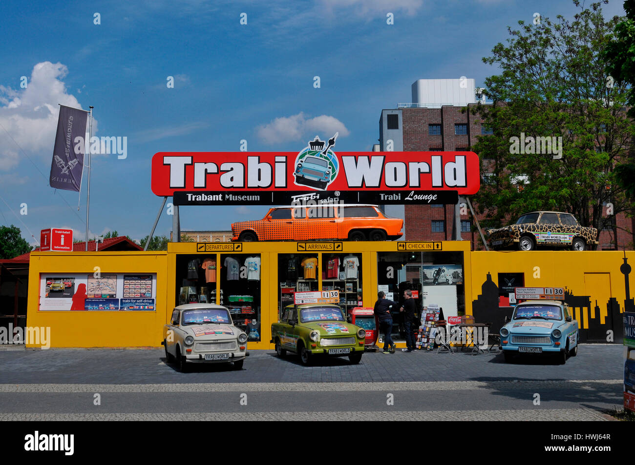 Trabi Mondo, Zimmerstrasse, nel quartiere Mitte di Berlino, Deutschland Foto Stock