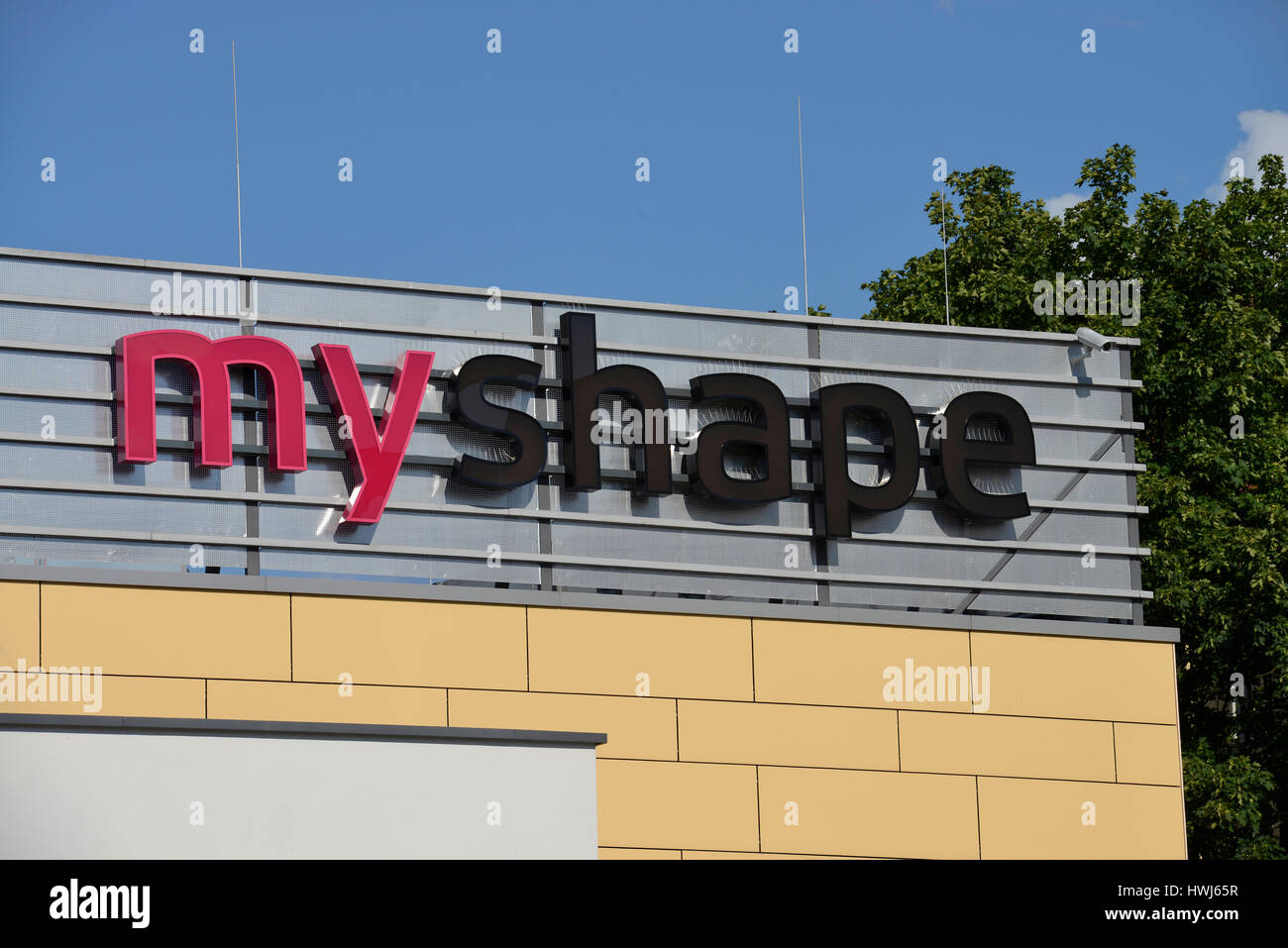 Myshape, Fitnessstudio, Karl-Marx-Strasse, Neukoelln, Berlino, Deutschland Foto Stock