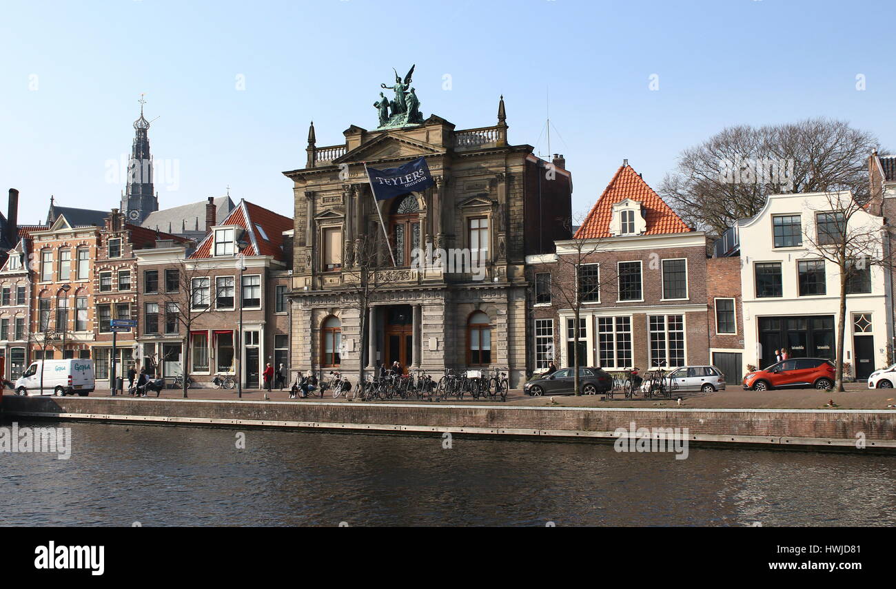 Xviii secolo Teyler al museo di arte e storia naturale e il museo della scienza di Haarlem, Paesi Bassi al fiume Spaarne Foto Stock