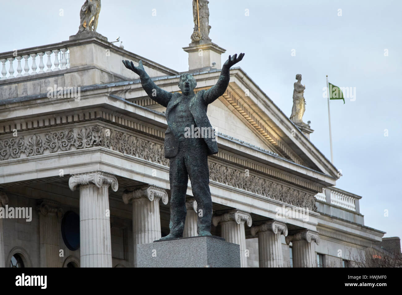 James larkin statua che si trova nella parte anteriore del GPO su oconnell street a Dublino Repubblica di Irlanda Foto Stock