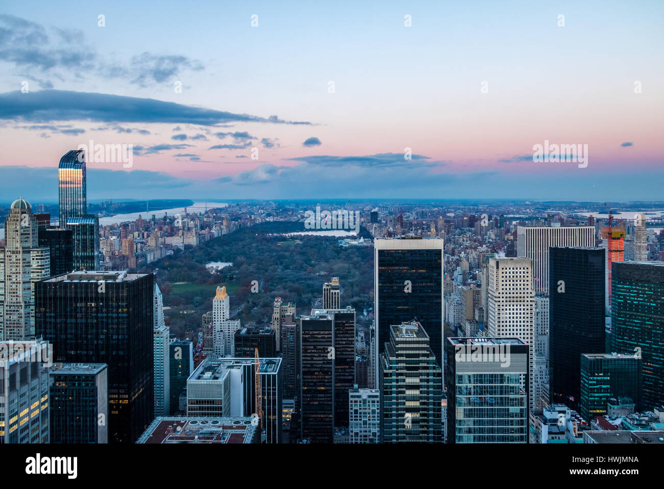 Panoramica vista aerea di Manhattan e il Central Park al tramonto - New York, Stati Uniti d'America Foto Stock