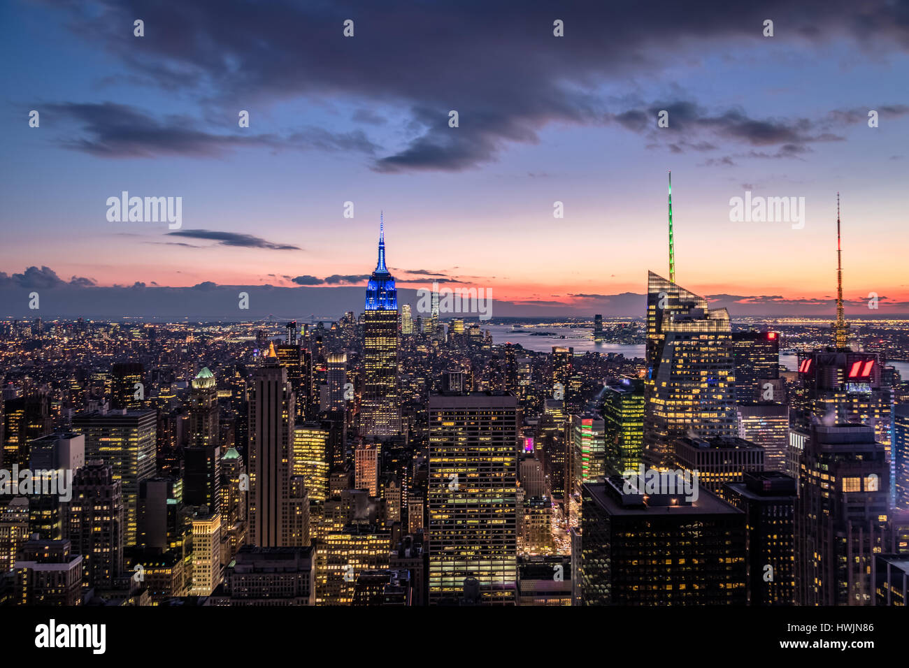 Vista aerea della Skyline di Manhattan al tramonto - New York, Stati Uniti d'America Foto Stock