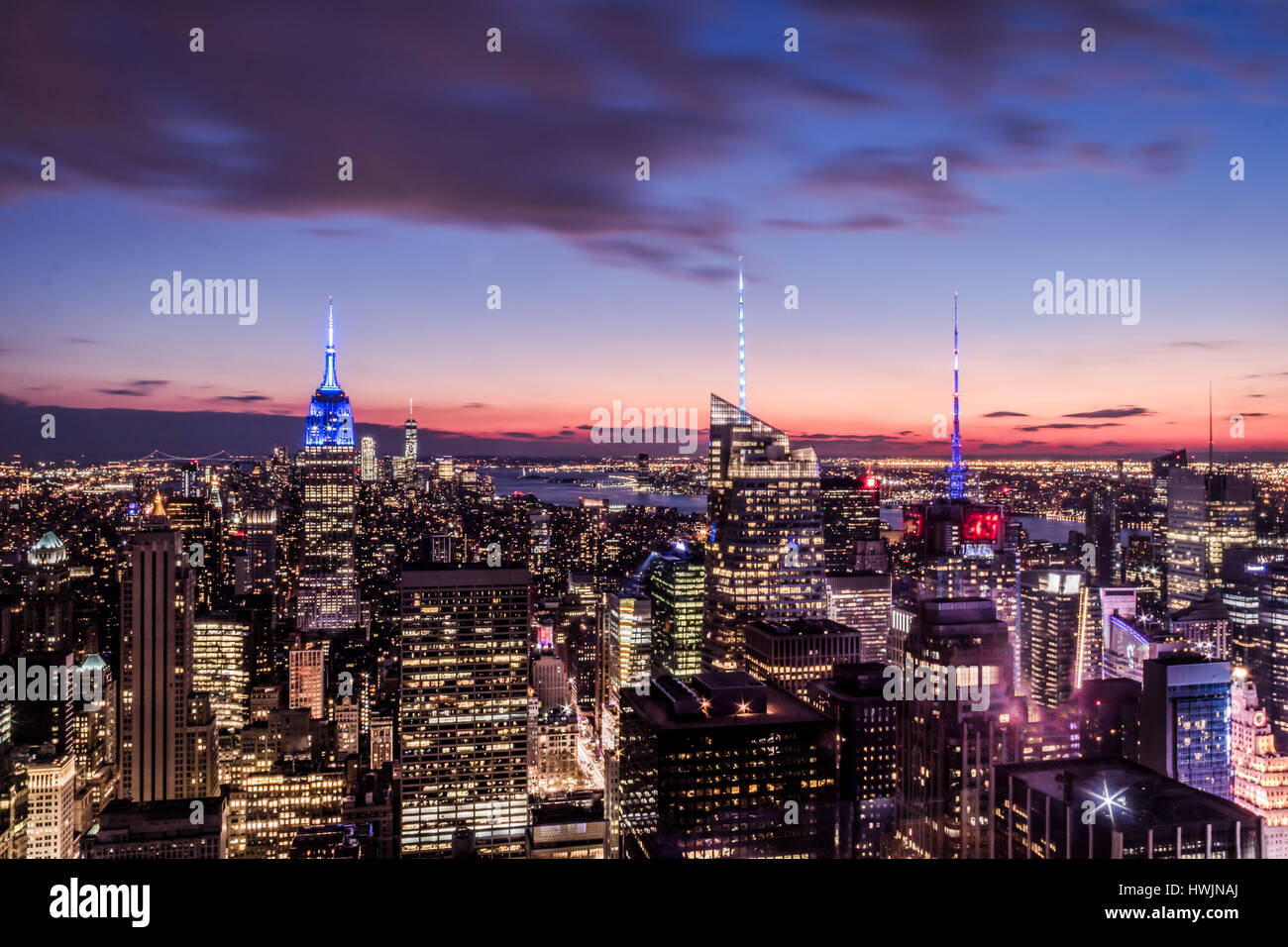 Vista aerea della Skyline di Manhattan al tramonto - New York, Stati Uniti d'America Foto Stock