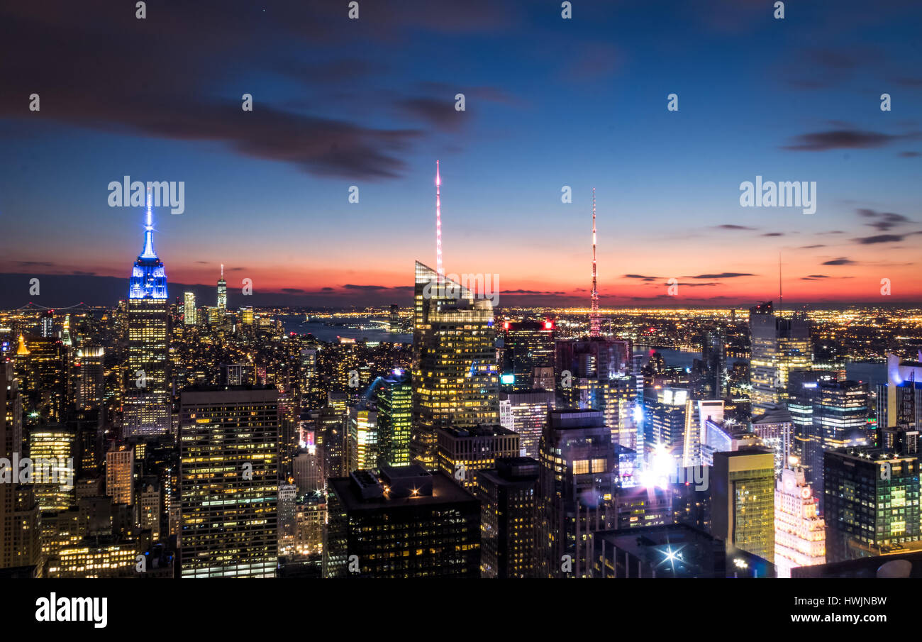 Vista aerea della Skyline di Manhattan al tramonto - New York, Stati Uniti d'America Foto Stock