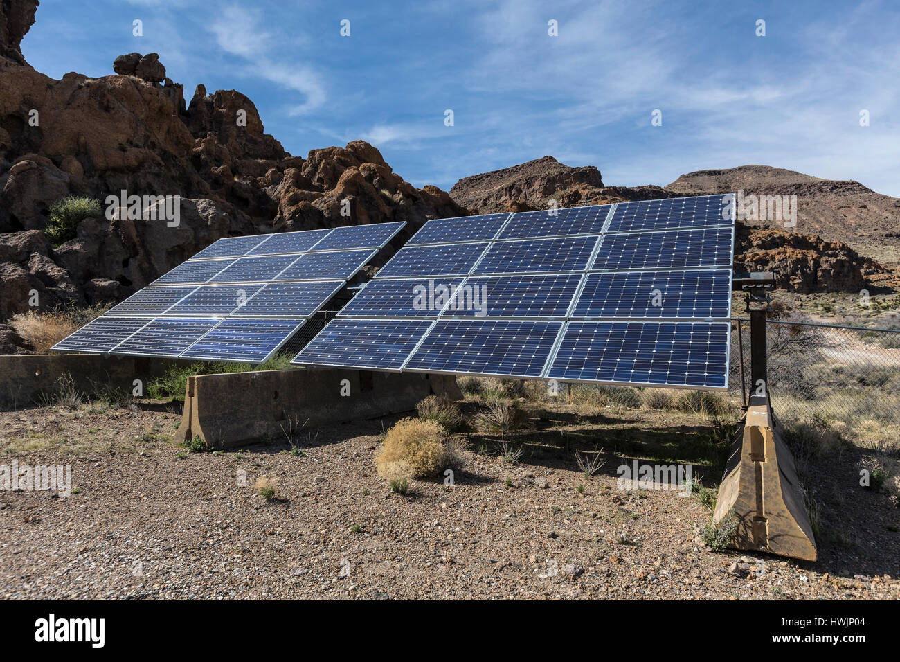 Sistema solare che serve gli anelli Trail Visitor Center presso il telecomando Mojave National Preserve nella California Meridionale. Foto Stock