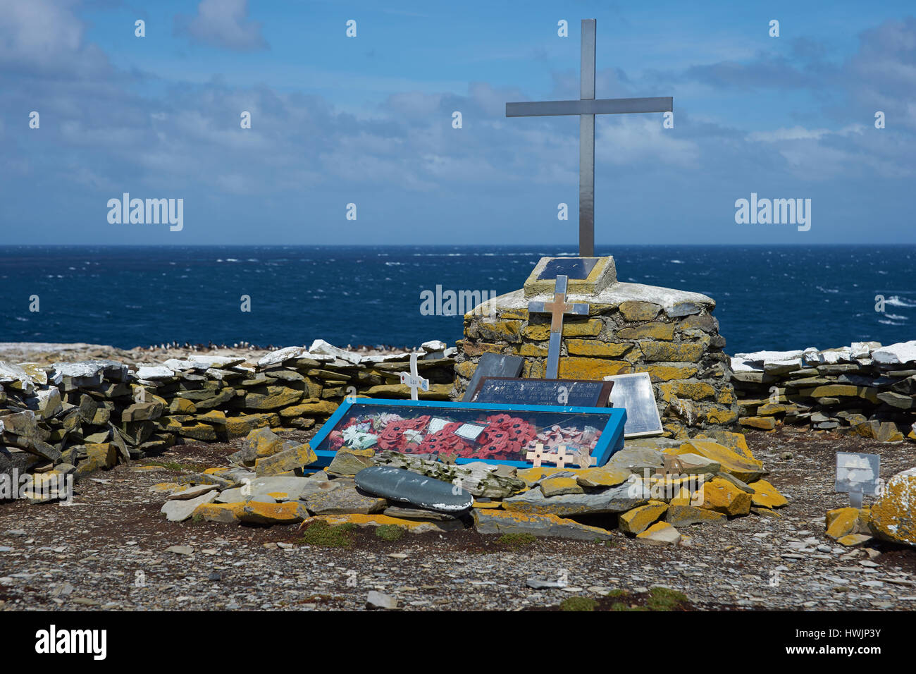 Memoriale di HMS Sheffield, un tipo 42 cacciatorpediniere, il cui naufragio al largo della costa della isola Sealion durante la guerra delle Falkland nel 1982. Foto Stock