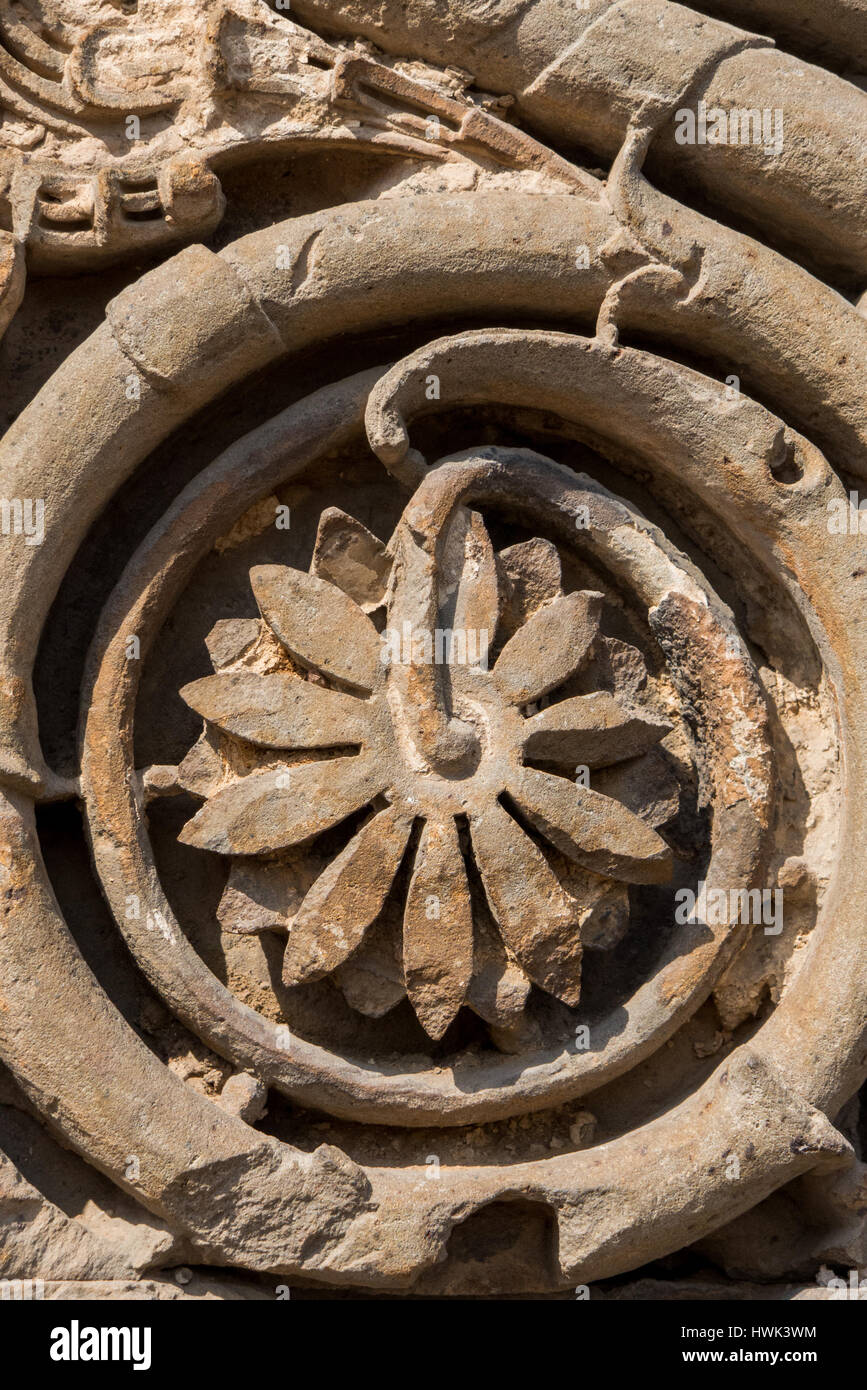 Qutb dettagli complessi dal sito UNESCO; il complesso di Qutb. Ala'i-Darwaza, la porta del sud dell'Quwwat-ul-Islam moschea è stata costruita da Alau' Foto Stock