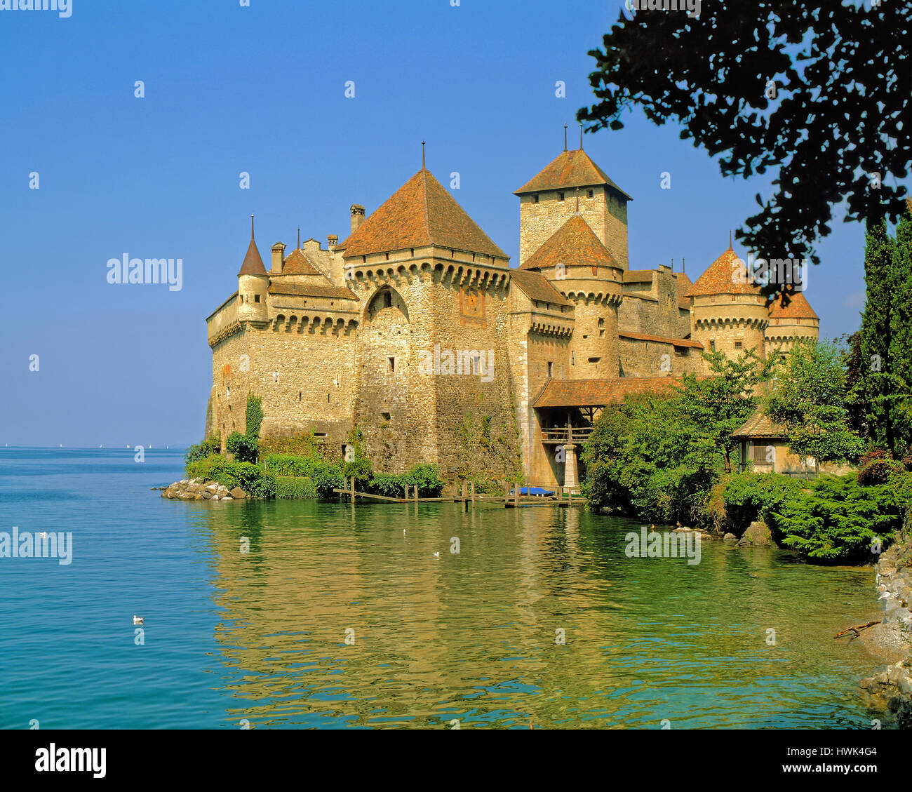 Chateau Chillon sulle rive del Lago Lemano (Lago di Ginevra) vicino a Montreux, Svizzera. Foto Stock