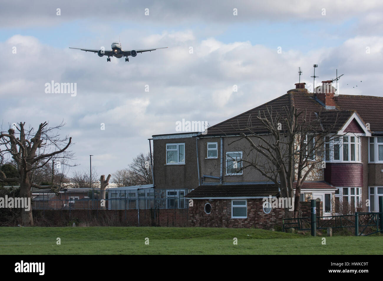 British Airways piano avvicinando l'Aeroporto Heathrow di Londra, Regno Unito Foto Stock