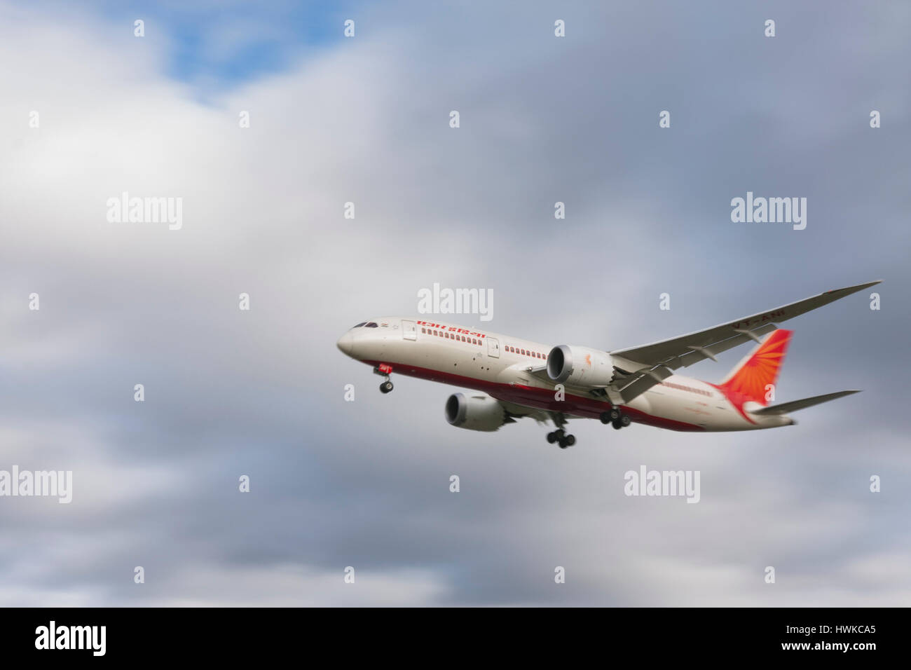 Air India Boeing Dreamliner 787-8 atterraggio all'Aeroporto Heathrow di Londra, Regno Unito Foto Stock