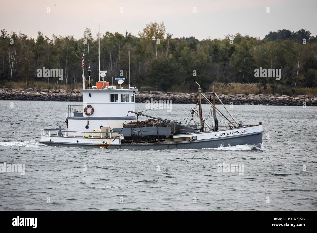 Norwalk, Connecticut, Ottobre 9, 2014 : Oyster barca grazia P. Lowndes sta tornando indietro al dock di Norwalk il 9 ottobre 2014 a Norwalk, CT, Stati Uniti d'America Foto Stock