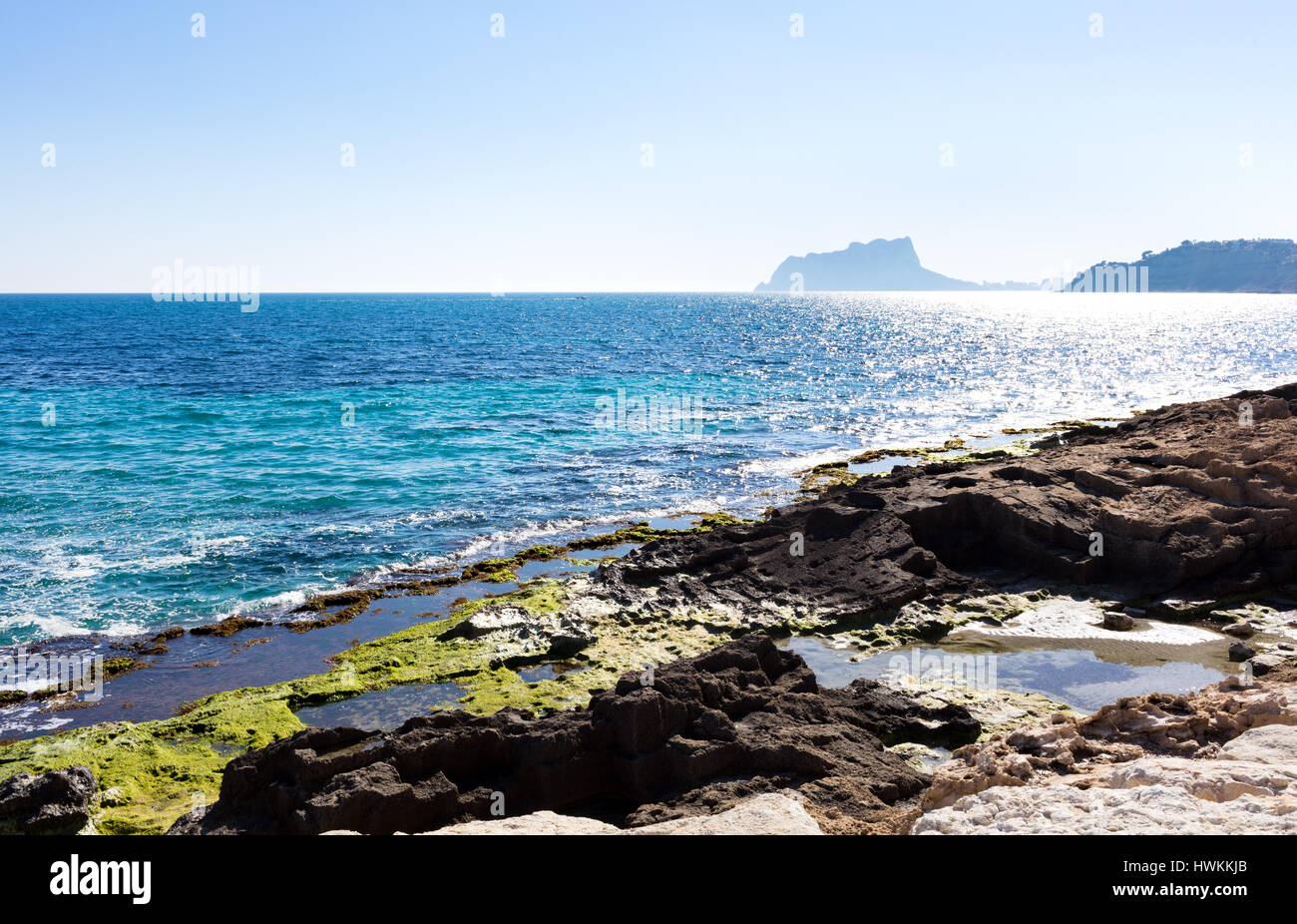 Costa mediterranea solo per andare a fare una passeggiata a piedi ascoltando le onde e la sensazione di sun. Foto scattata da moraira marciapiede Foto Stock