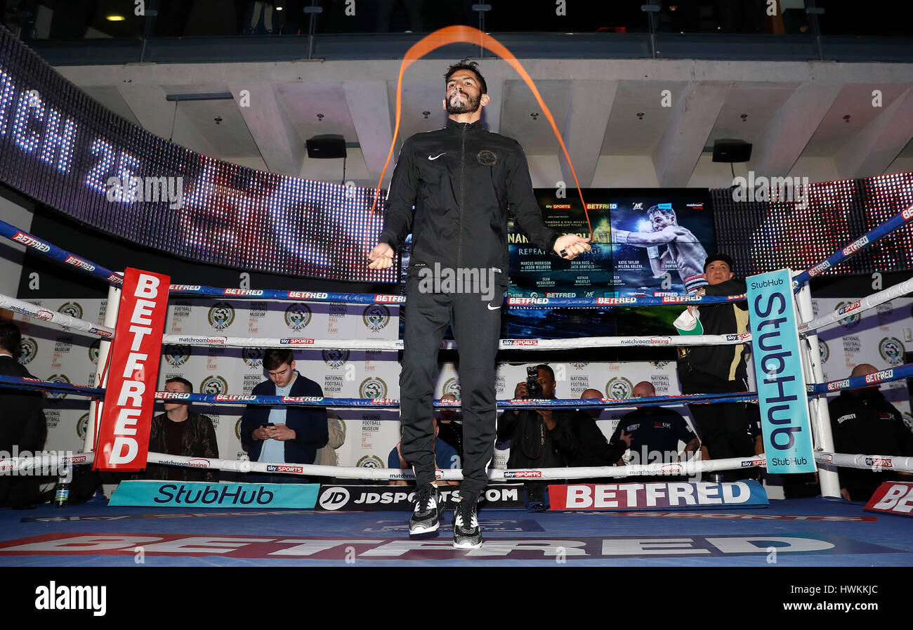Jorge Linares durante un allenamento pubblico presso il Museo Nazionale del Calcio, Manchester. Foto Stock
